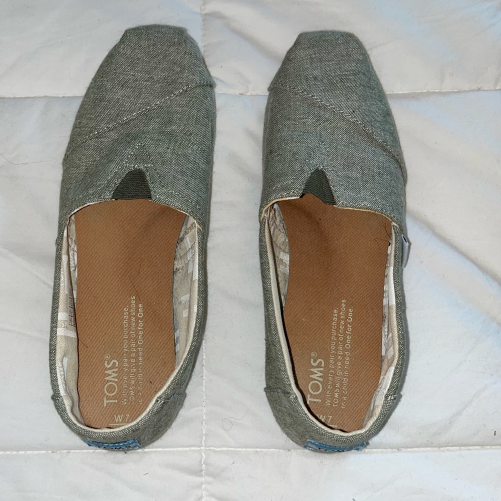 Tom’s women’s size 7 fabric shoes